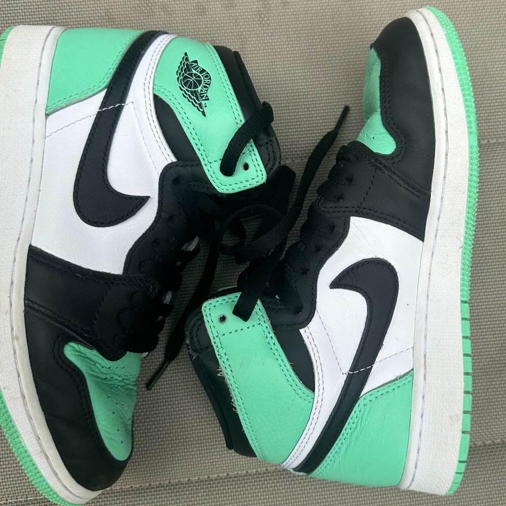 Air Jordan Retro 1 High OG Casual Shoes size 5Boy